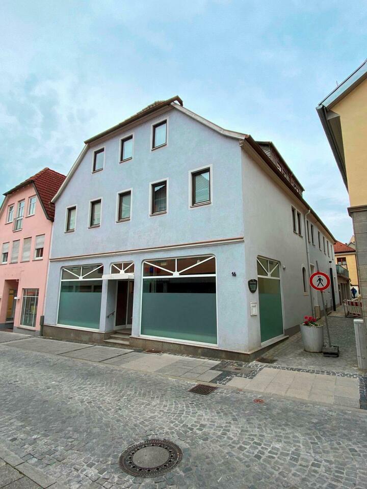 Wohnhaus mit 2 Wohnungen und Gewerbeeinheit in Bad Neustadt-Innenstadt Bad Neustadt an der Saale