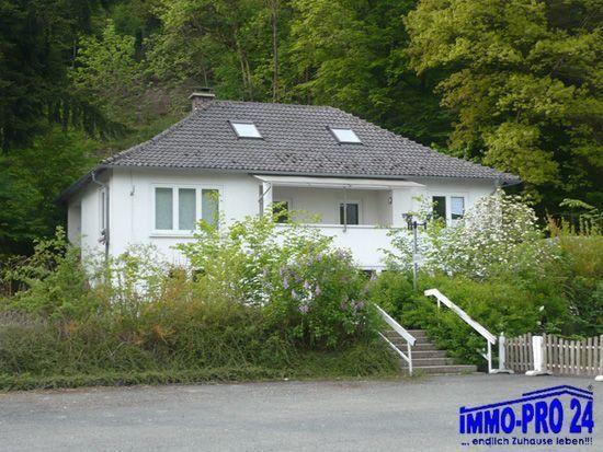 2- 3 Familienhaus in Alleinlage am Waldrand mit großem Grundstück Vöhl