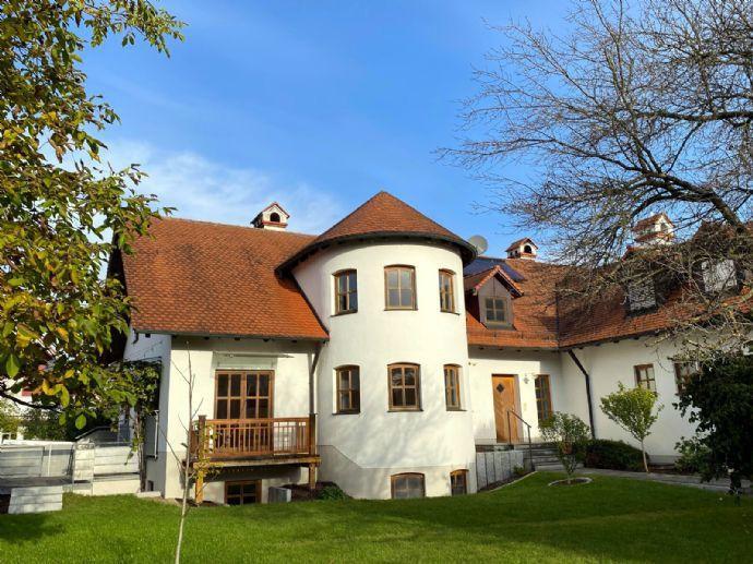 Großzügige Doppelhaushälfte mit Einliegerwohnung in bester Lage in Mühlhausen - Nähe A8 Mühlhausen