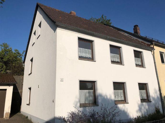 Haus sucht Handwerker - renovierungsbedürftige Doppelhaushälfte in ruhiger Lage Creußen