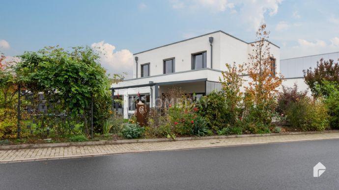 Einziehen und wohlfühlen - Ansprechendes Einfamilienhaus mit Garten, Garage und EBK Bedburg-Hau