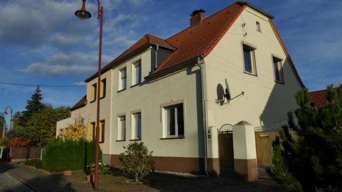 Solide Doppelhaushaushälfte mit pflegeleichtem Grundstück Gräfenhainichen