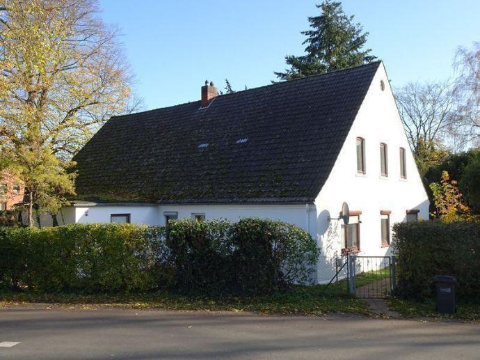 Zweifamilienhaus mit Ausbaupotential in Uphusen Bremen