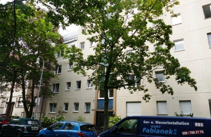 Bevorzugte Wohnlage nahe Rathaus Schmargendorf “- 1 Zimmer DG mit großer Dachterrasse und Loggia -“ Berlin