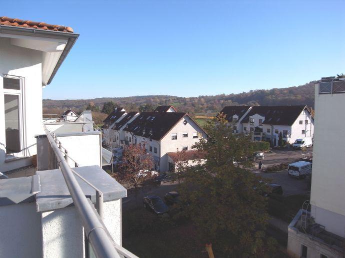 4,5-Zi-Maisonette-ETW im 3.OG/DG mit Sichtgebälk, Dachterrasse, Balkon, TG-Box. Kreisfreie Stadt Darmstadt