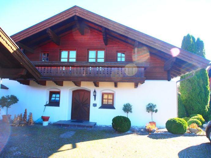Traunstein - Stilvolles Wohnhaus in ruhiger und sonniger Wohnlage mit 1.100 m² Gartengrundstück Traunstein