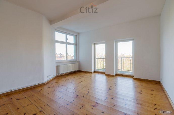 Sunny apartment with two balconies and amazing view over Mauerpark for sale Berlin