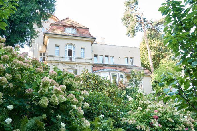 Kleines Palais am See mit 5 Zimmern und eigener Parkanlage in Grunewald! Berlin