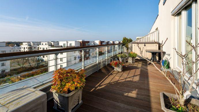 Großzügiges lichtdurchflutetes Penthouse mit 2 Terrassen und hochwertiger Marken-EBK in Lichterfelde Berlin