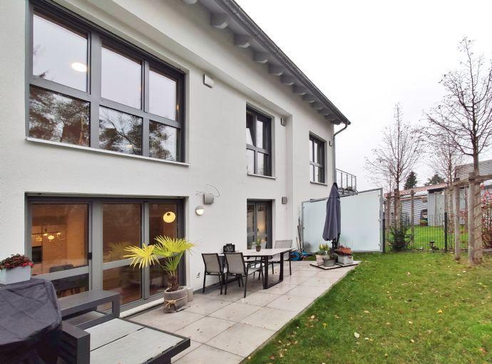 Wohnen auf hohem Niveau: Neuwertige 3ZKB Maisonette mit Garten, Terrasse und DHH-Feeling in Zirndorf Kreisfreie Stadt Darmstadt