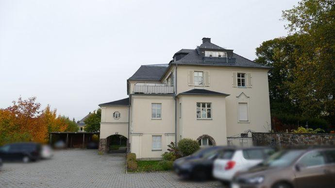 Sehr schöne 2-Raum Eigentumswohnung mit EBK im Dachgeschoss einer Fabrikanten - Villa in Chemnitz Grüna
