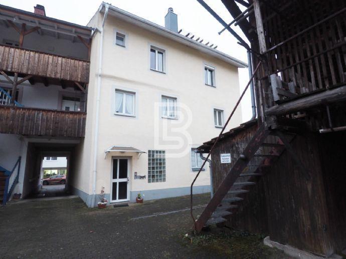 Sanierungsbedürftiges Mehrfamilienhaus mit großem Grundstück Lörrach