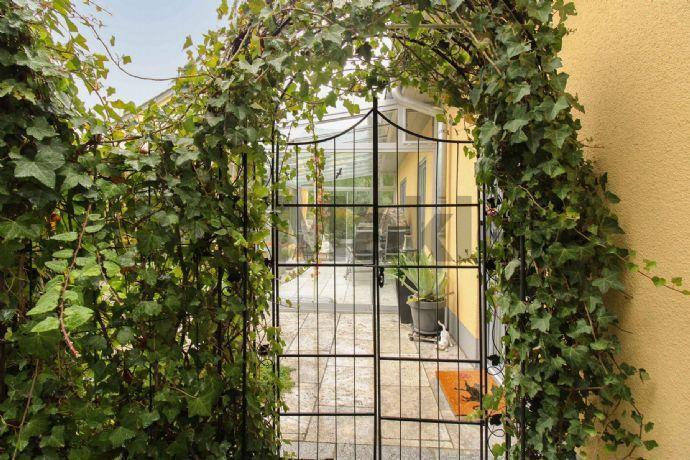 Entspannung pur: Gepflegtes Einfamilienhaus mit wunderschönem Garten, Garage und Carport Herdwangen-Schönach