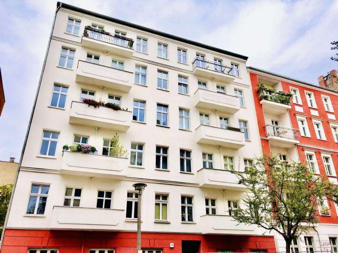 Top sanierte 3-Zimmer Altbauwohnung mit Terrasse & Balkonen in sehr beliebter Kiezlage Berlin