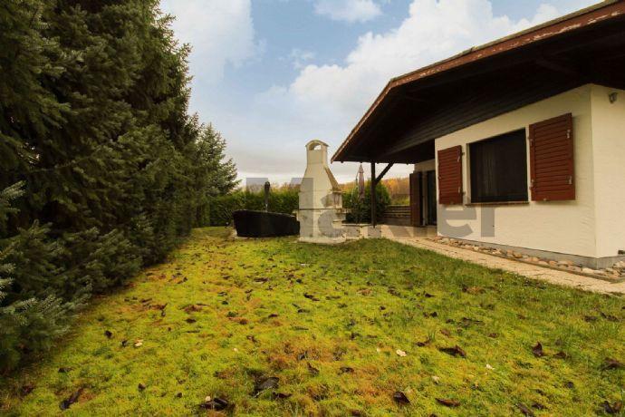 Ruhig, naturnah und sehr gepflegt: Bungalow mit großer Terrasse, Garten und Garage Neu-Eichenberg