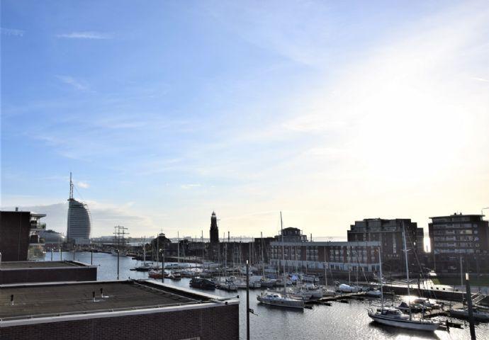 Port Marina 26: 3 Zimmer ETW mit großzügigem (ca. 29 m² großem) Eckbalkon Bremerhaven