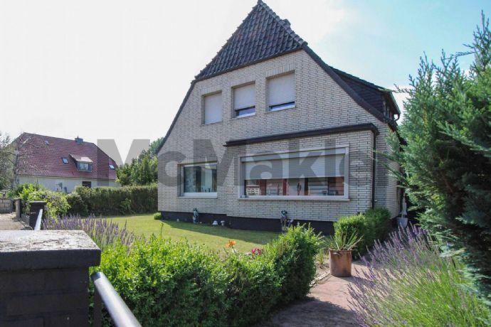 Großzügiges Eigenheim: Gepflegtes EFH mit 2 Terrassen, Garten und ELW in Diepholz Stadt