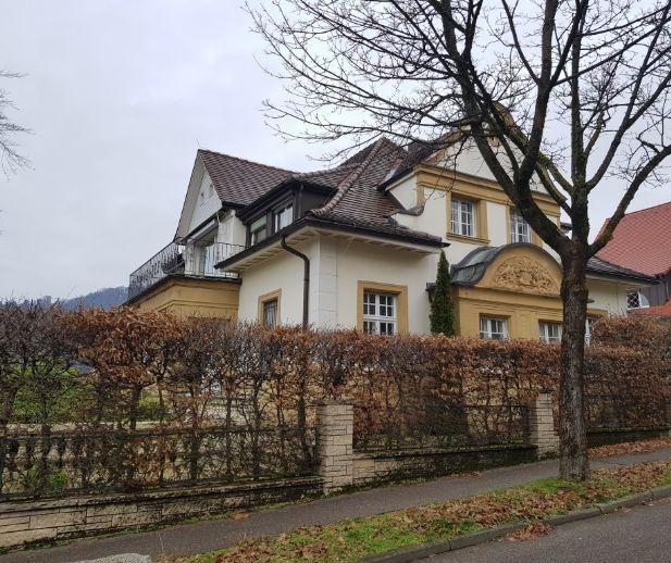 Denkmalgeschützte, neubarocke Villa in privilegierter Villenwohnlage Baden-Baden