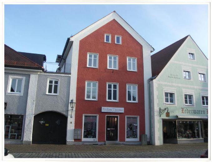 "Aichacher Altstadtjuwel" Modernisiertes Wohn- und Geschäftshaus direkt am Stadtplatz Aichach-Friedberg