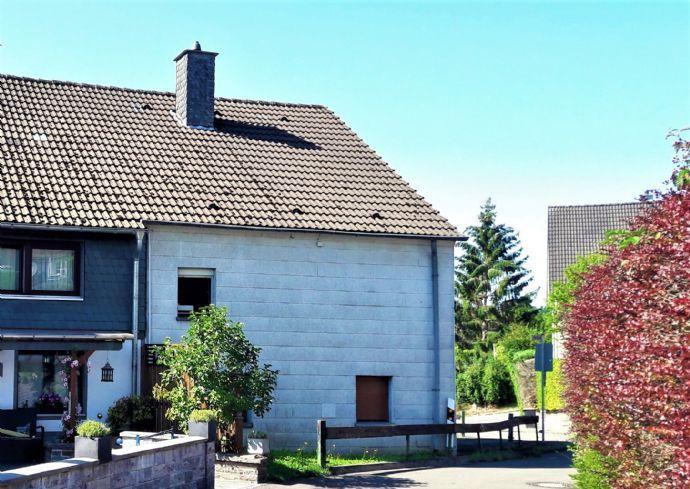 Geräumige Doppelhaushälte mit kleinem Garten und überdachter Terrasse in Engelskirchen-Hardt Kreisfreie Stadt Darmstadt
