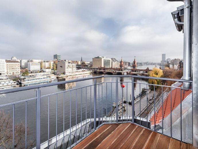 Großzügige Dachgeschosswohnung mit Blick auf Spree & Oberbaumbrücke Zepernicker Straße