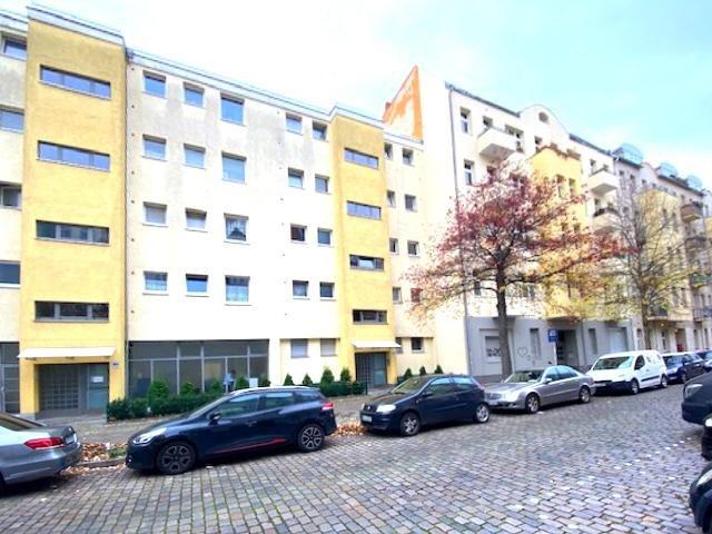 Apartment zur Sanierung: 4. Etage mit Süd-West Balkon im Afrikanischen Viertel in Wedding Zepernicker Straße