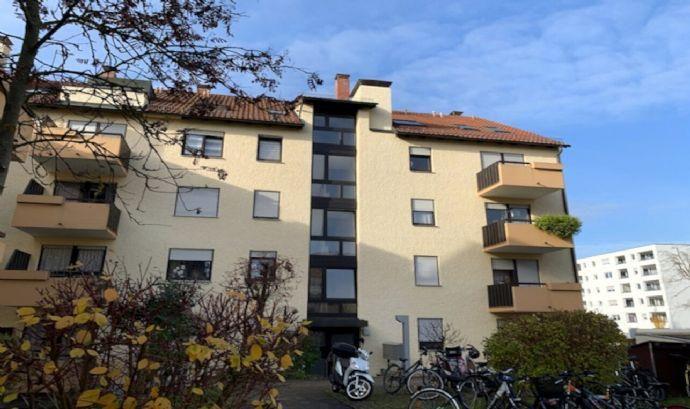 Helle Penthousewohnung - zwei Zimmer mit Balkon im Regensburger Westen Kreis Regensburg