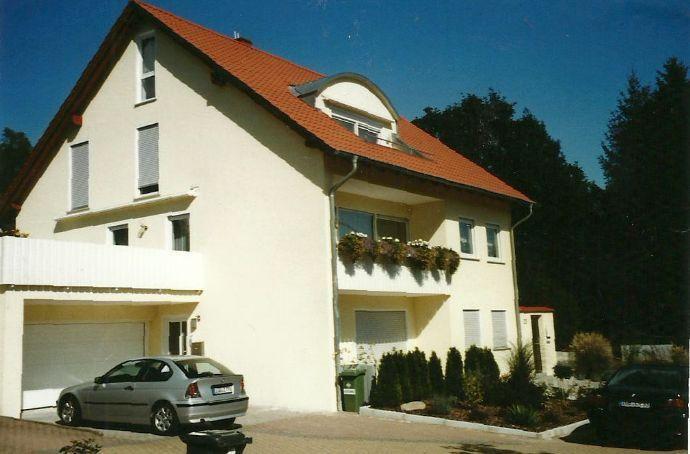 Schicke Maisonettenwohnung in St.Ingbert Süd mit Dachterrasse, in einem freistehenden Komforthaus, in ruhiger TOP Lage von St. Ingbert Süd (Sackgasse) St. Ingbert