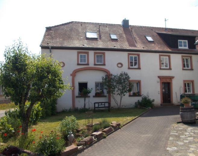 Zwei Wohnungen (Hauscharakter) in ländlicher Idylle eines ehemaligen Bauernhauses, mit Blick auf Wiesen und Felder, in Herbitzheim Kreisfreie Stadt Darmstadt