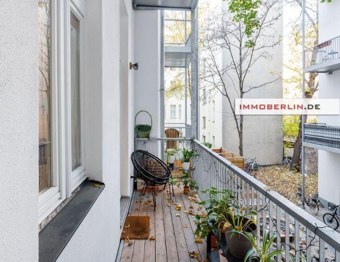 IMMOBERLIN.DE - Charmante sanierte Altbauwohnung mit ruhigem Balkon in sehr beliebter Lage Berlin