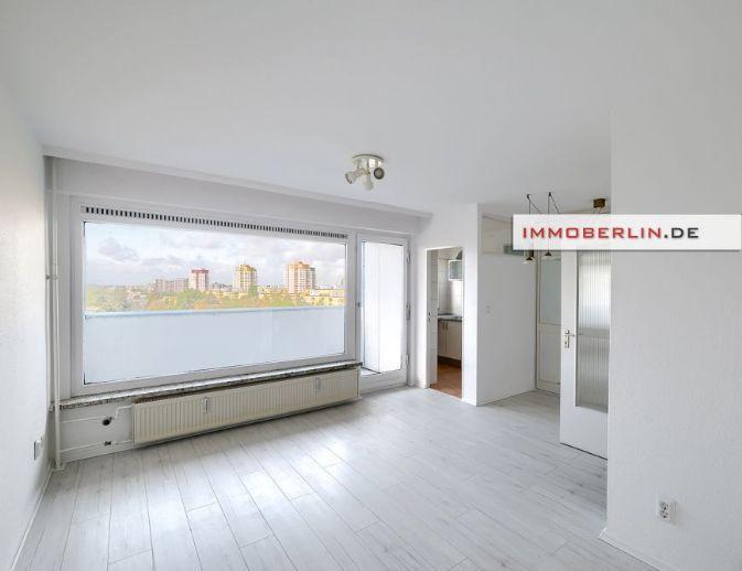 IMMOBERLIN.DE - Frisch renovierte Weitblick-Wohnung mit Westloggia in naturnaher Lage Berlin