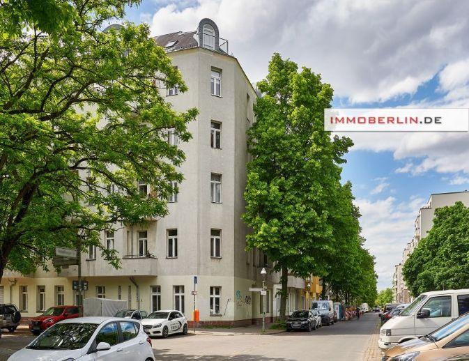 IMMOBERLIN.DE - Klassische vermietete Altbauwohnung mit Balkon Berlin