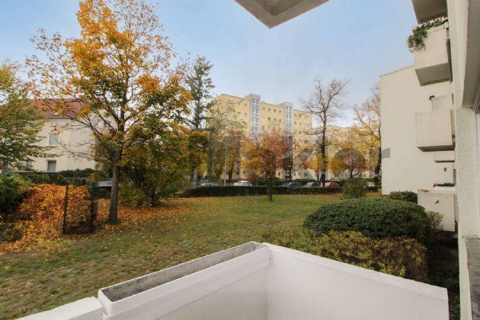 Bezugsfrei und frisch saniert: Moderne 3-Zimmer-Wohnung in ruhiger, parkähnlicher Wohnanlage Berlin