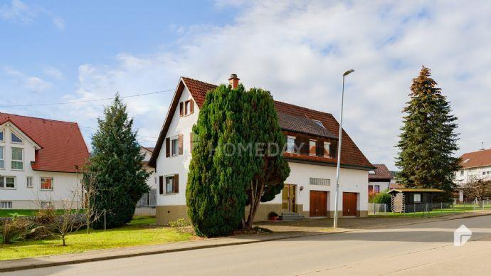 Sofort frei - Attraktives Einfamilienhaus mit zwei Garagen und tollem Ausblick in Oberflacht Seitingen-Oberflacht