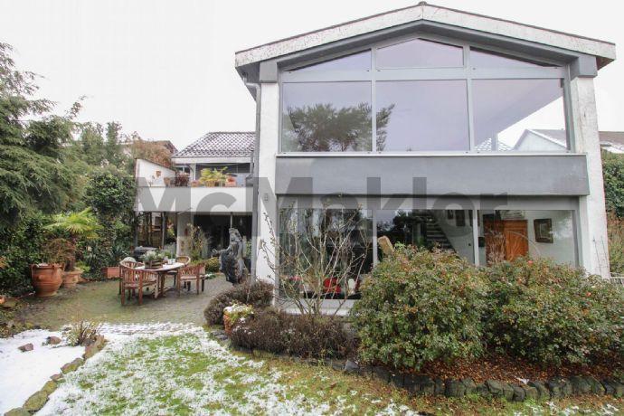 Offen, großzügig, mit unverbaubarer Aussicht: Luxus-Villa mit Terrasse, großem Grundstück und ELW Kreisfreie Stadt Darmstadt