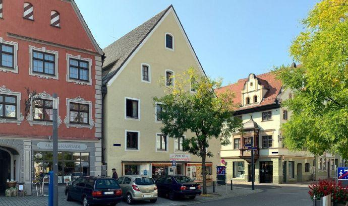 Memmingen: Großzügige 5-Zimmer-Altbauwohnung mitten in der südlichen Altstadt Memmingen