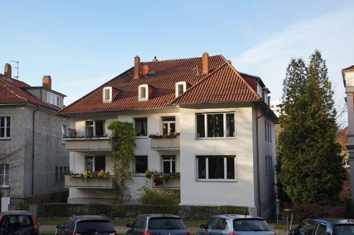 Besondere Eigentumswohnung (ca. 105 m² Wfl.) mit ausgebauter Mansarde (ca. 36 m² Ntzfl.) in Walllage Braunschweig