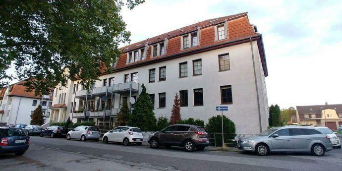 ein Büro 1,5 Die Wohnung ist in einem sanierten Zustand. Rheinhausen