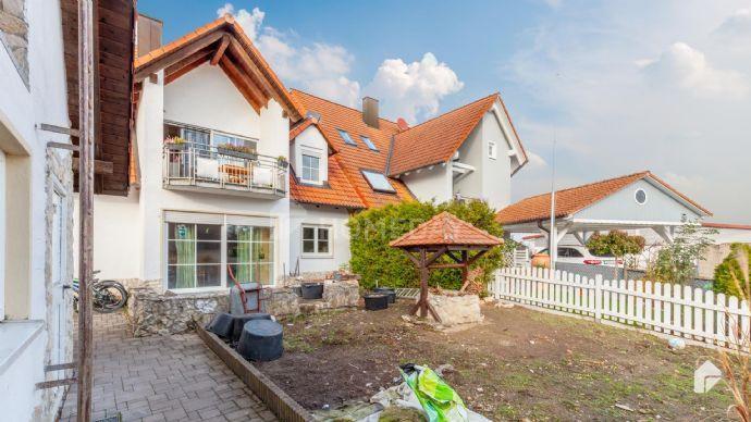 Großzügige Doppelhaushälfte mit 3 Wohneinheiten und Doppelgarage in Weisendorf Kreisfreie Stadt Darmstadt