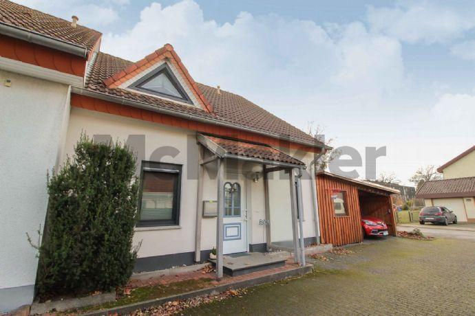 Perfektes Eigenheim: Großzügig geschnittene DHH mit Carport in Detmold Kreisfreie Stadt Darmstadt