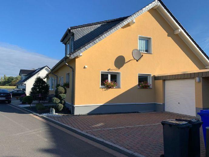 Hochqualitativ und neuwertig: renoviert. Doppelhaus oder DHH in Wesseling-Urfeld, vermietet zu verkaufen. Kreisfreie Stadt Darmstadt