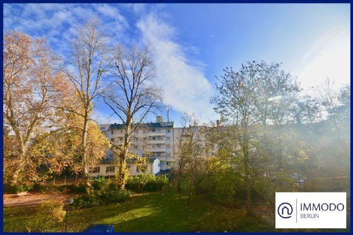 Gelegenheit - helle bezugsfreie 3 Zimmer Wohnung mit Balkon in ruhiger Seitenstraße Berlin