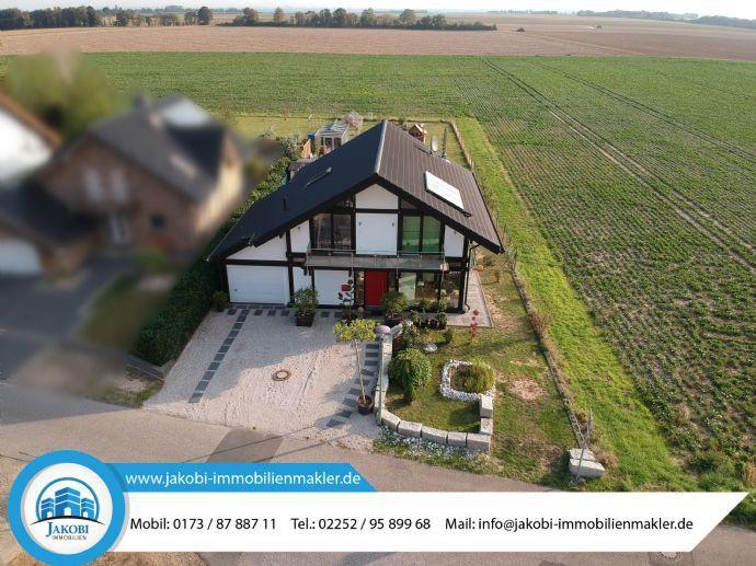 Repräsentatives & neuwertiges Einfamilienhaus in HUF-ART-Bauweise mit Sonnengrundstück in Ortsrandlage Zülpich