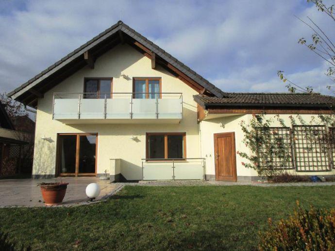 Stilvolles Einfamilienhaus mit großer Terrasse & schönem Garten. Weilburg