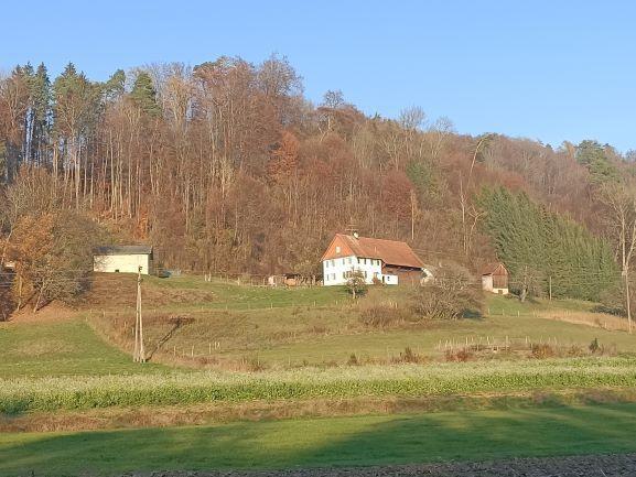 Hofstelle (Haus Bj. 1930) in herrlicher und unverbaubarer Alleinlage überm Tal, 16 km zum Bodensee Kreisfreie Stadt Darmstadt