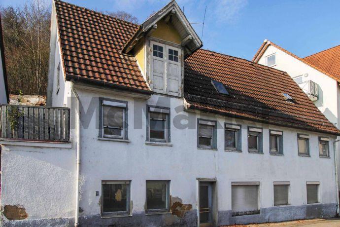 Potenziale entdecken: Sanierungsbedürftiges, großes Wohnhaus auf schön gelegenem Grundstück nahe Ulm Heidenheim an der Brenz