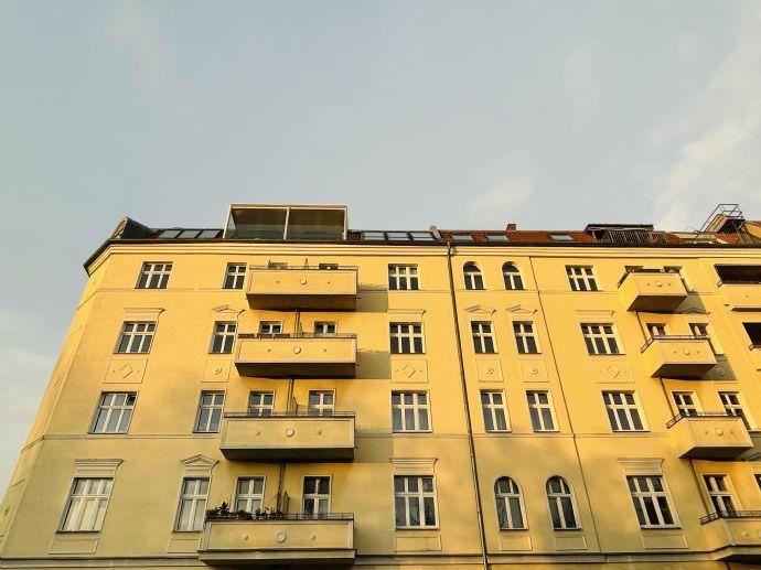 Top gepflegte Altbauwohnung mit Fahrstuhl direkt gegenüber vom Mauerpark Berlin