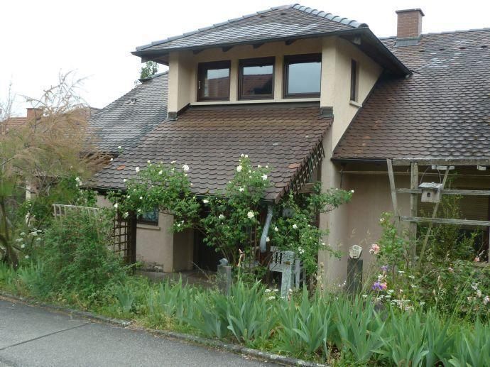 Großes Anwesen mit idyllischem Rosengarten Einfamilienwohnhaus mit Einliegerwohnung in Tengen Kreisfreie Stadt Darmstadt