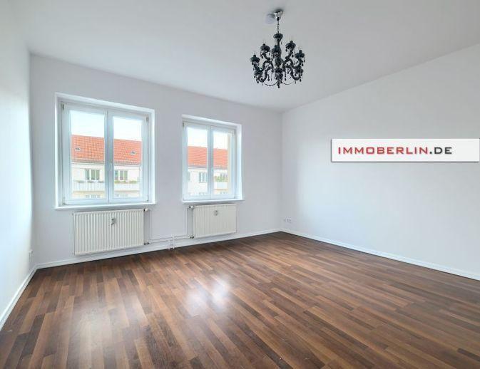 IMMOBERLIN.DE - 2020 renovierte Wohnung mit Loggia beim Volkspark Friedrichshain Berlin