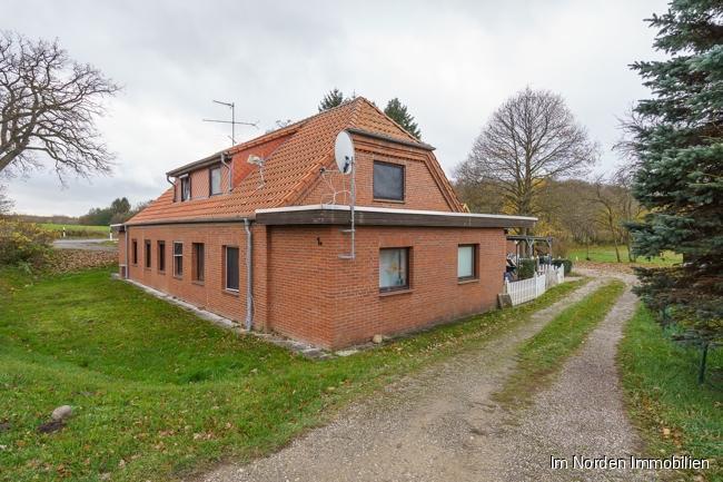 Zweifamilienhaus auf großem Grundstück inmitten der Holsteinischen Schweiz Kirchnüchel